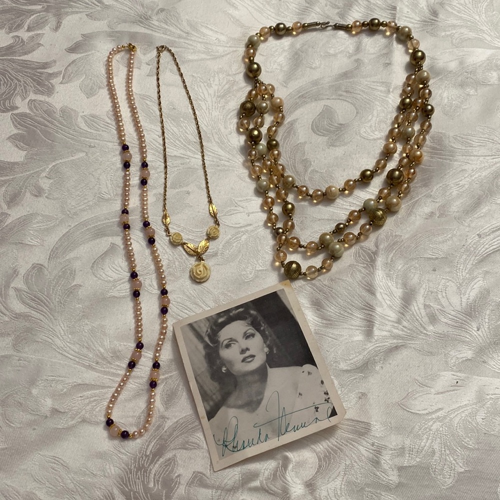 Autographed photo of 1940’s actress Rhonda Fleming & jewelry lot
